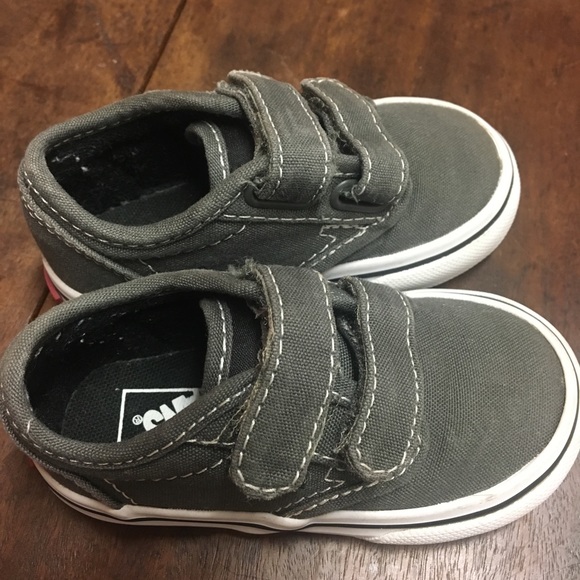 toddler boy grey vans